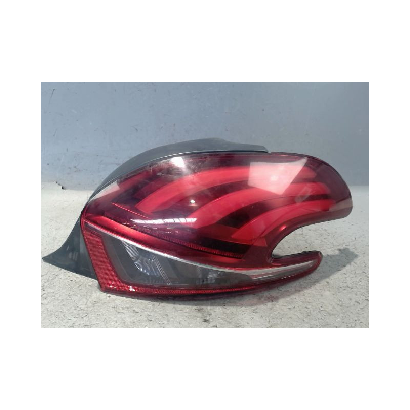 FEU ARRIERE DROIT PEUGEOT 208