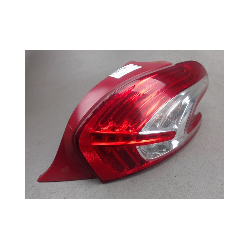 FEU ARRIERE DROIT PEUGEOT 208