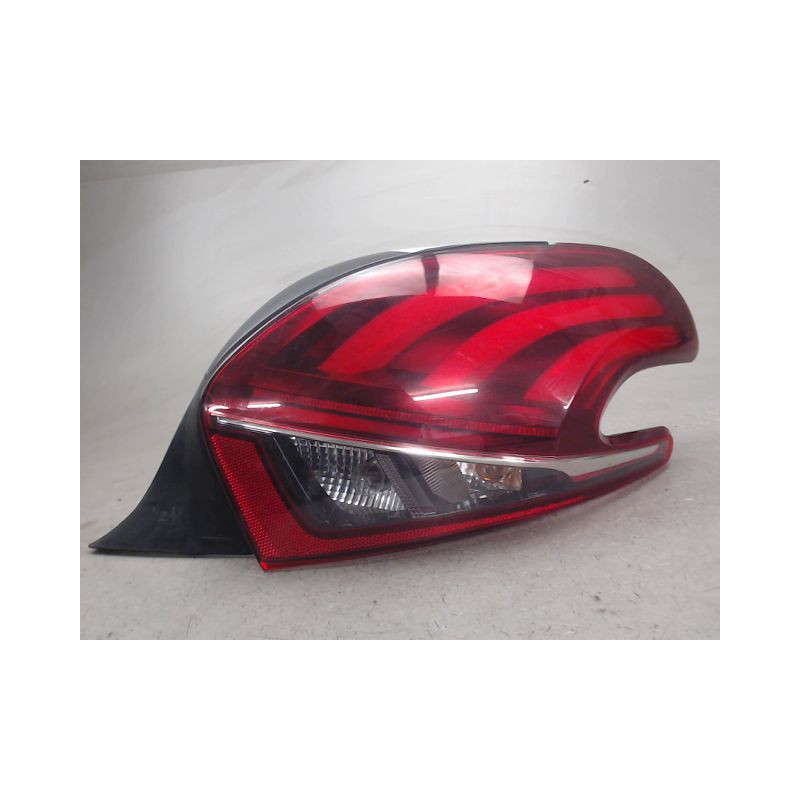 FEU ARRIERE DROIT PEUGEOT 208