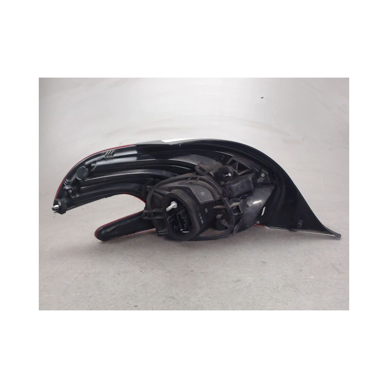 FEU ARRIERE DROIT PEUGEOT 208