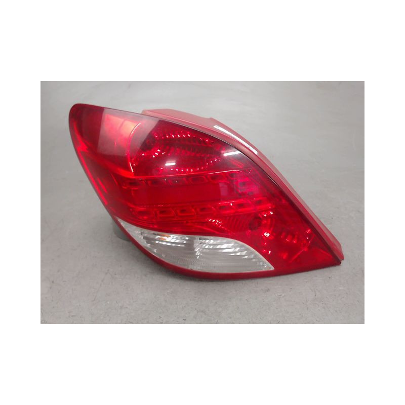 FEU ARRIERE GAUCHE  PEUGEOT 207