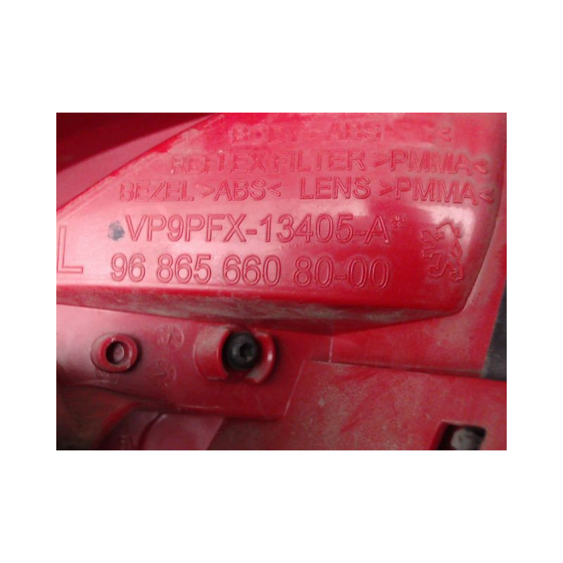 FEU ARRIERE GAUCHE  PEUGEOT 207