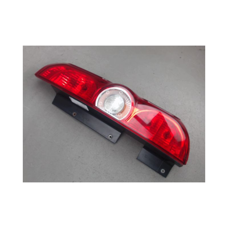 FEU ARRIERE DROIT OPEL COMBO