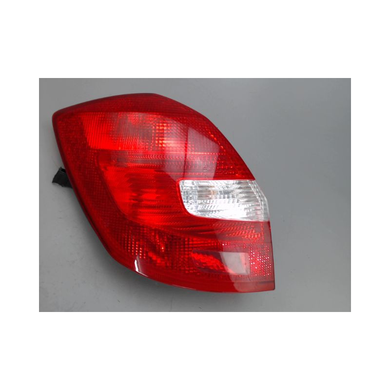 FEU ARRIERE GAUCHE  SKODA FABIA