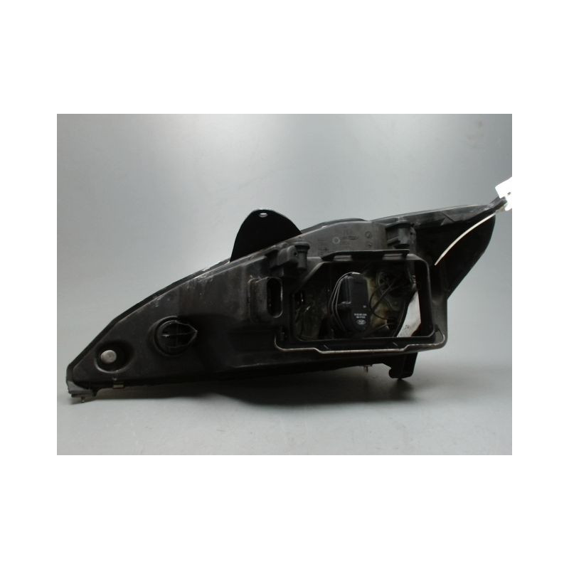 PHARE DROIT FORD FOCUS 98-04