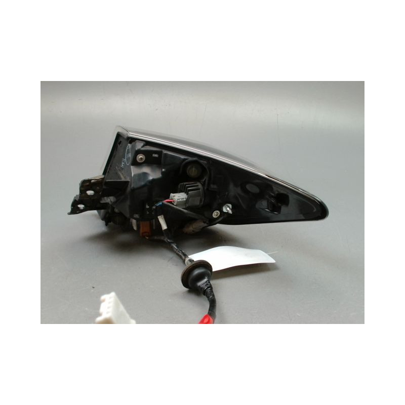 FEU ARRIERE GAUCHE  TOYOTA COROLLA 2004-