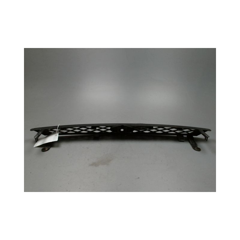 CALANDRE FORD FOCUS 98-04