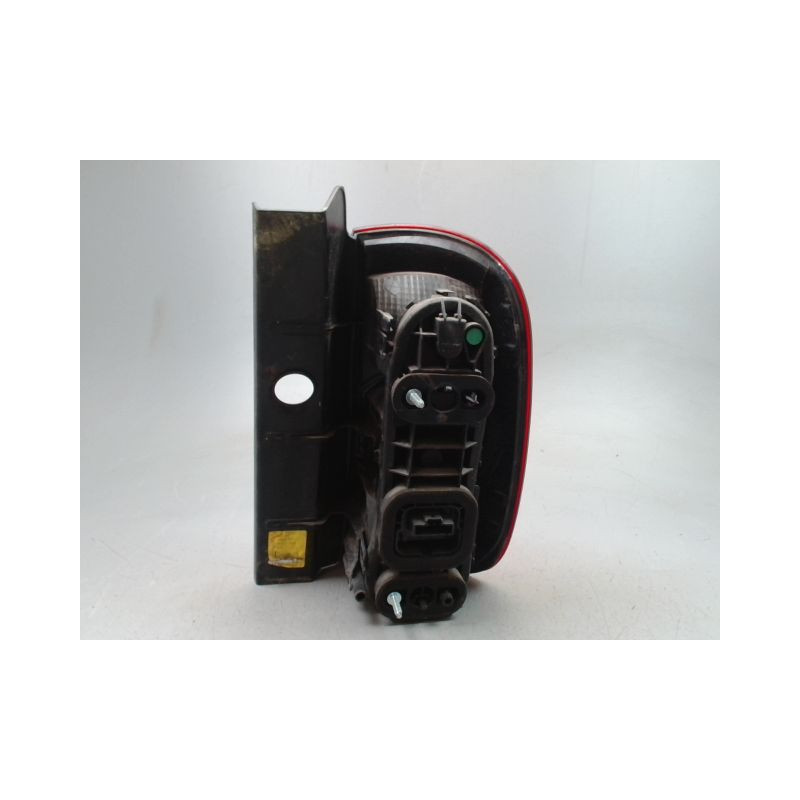 FEU ARRIERE GAUCHE  DACIA DUSTER BREAK Phase 1 2010-2013