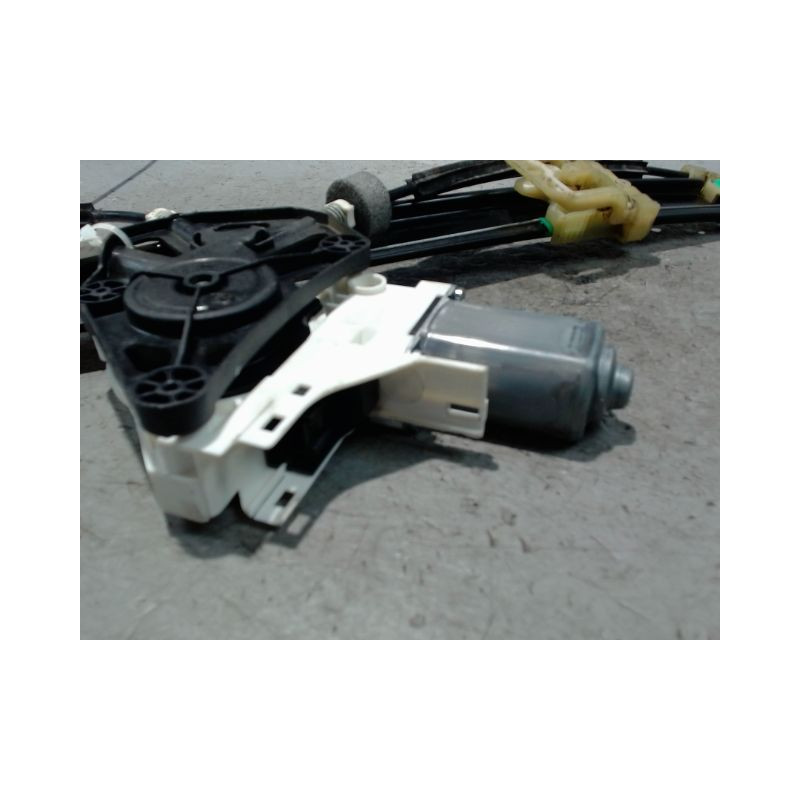 MECANISME+MOTEUR LEVE-GLACE AVANT GAUCHE AUDI Q3