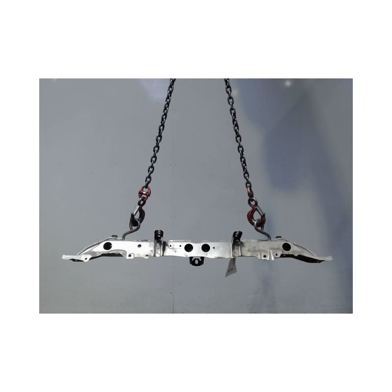 TRAVERSE SUPERIEURE ARMATURE AVANT TOYOTA YARIS