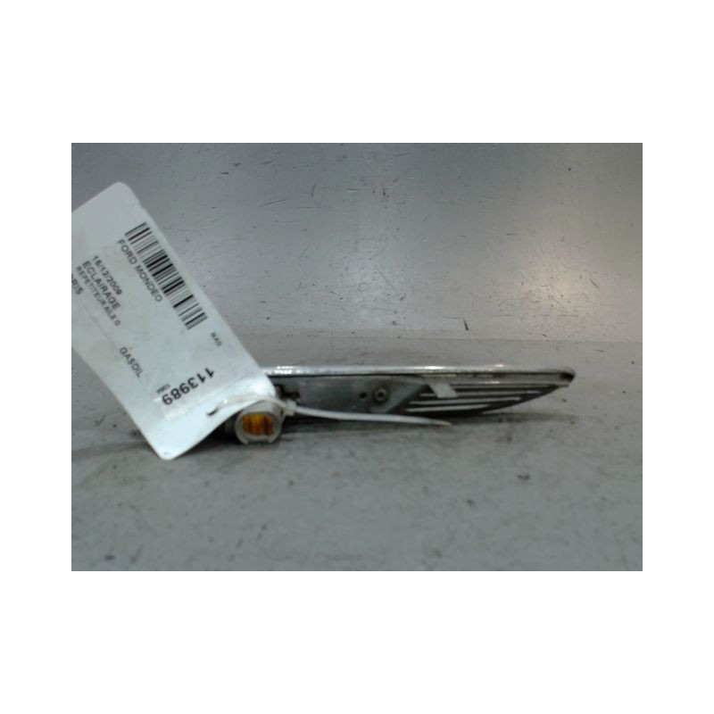 REPETITEUR AILE GAUCHE FORD MONDEO