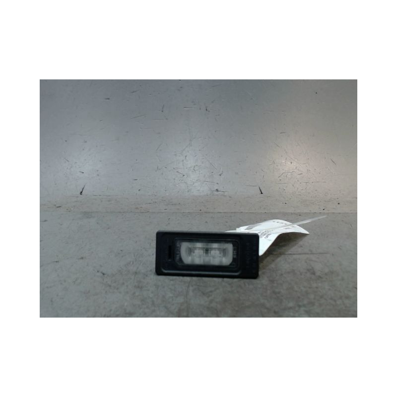 ECLAIREUR PLAQUE DE POLICE DROIT AUDI A4