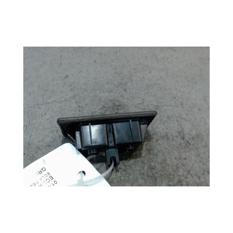 ECLAIREUR PLAQUE DE POLICE DROIT AUDI A4