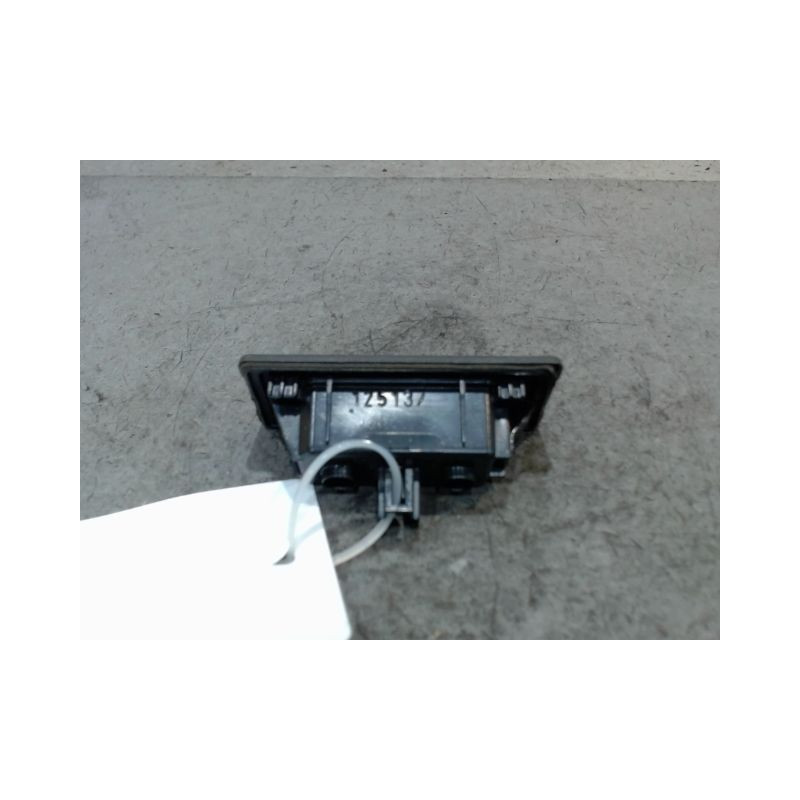 ECLAIREUR PLAQUE DE POLICE GAUCHE AUDI A4