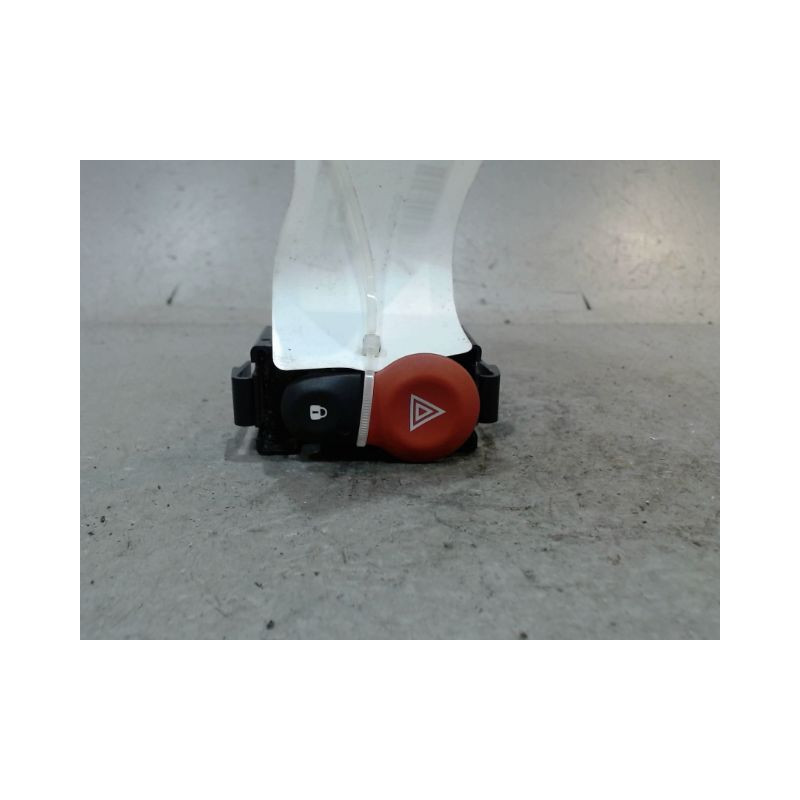 BOUTON DE WARNING RENAULT KANGOO