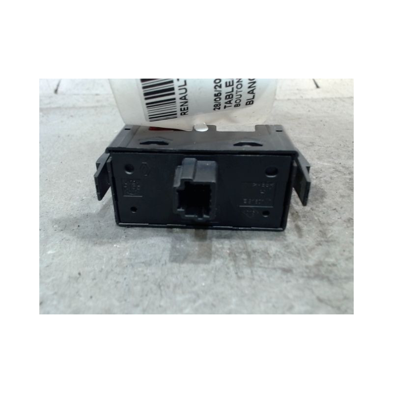 BOUTON DE WARNING RENAULT KANGOO