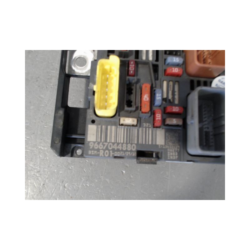 BOITE A FUSIBLES CITROEN C4
