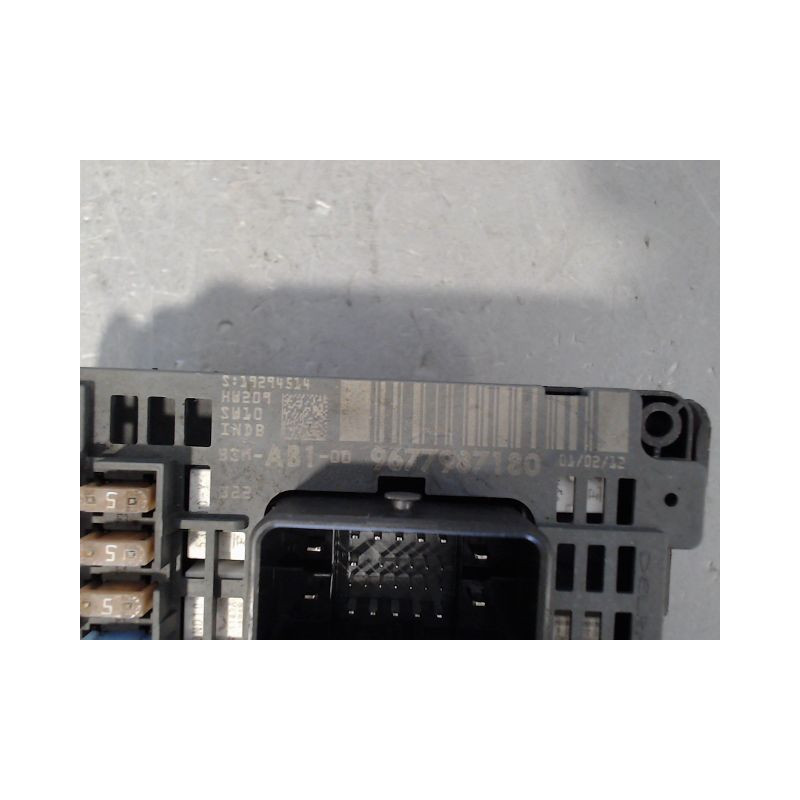 BOITE A FUSIBLES CITROEN C4
