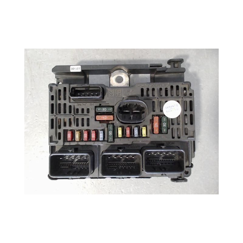 BOITE A FUSIBLES PEUGEOT 407