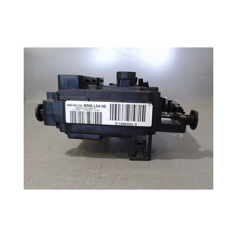 BOITE A FUSIBLES CITROEN C4
