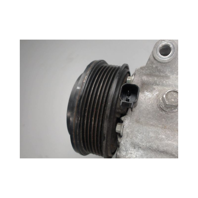 COMPRESSEUR AIR CONDITIONNE FORD FIESTA