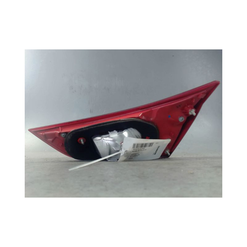 FEU ARRIERE INTERIEUR GAUCHE TOYOTA AURIS 2010-