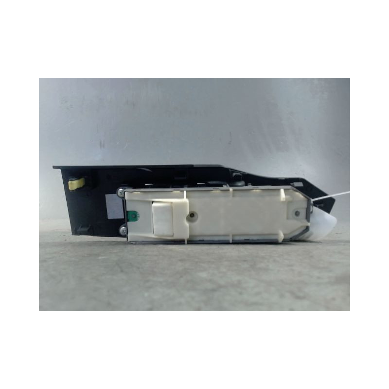 COMMANDE LEVE-GLACE PORTE AVG TOYOTA AURIS 2010-