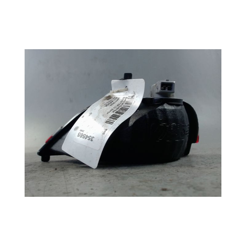 FEU RECUL DROIT DACIA DUSTER 2010-