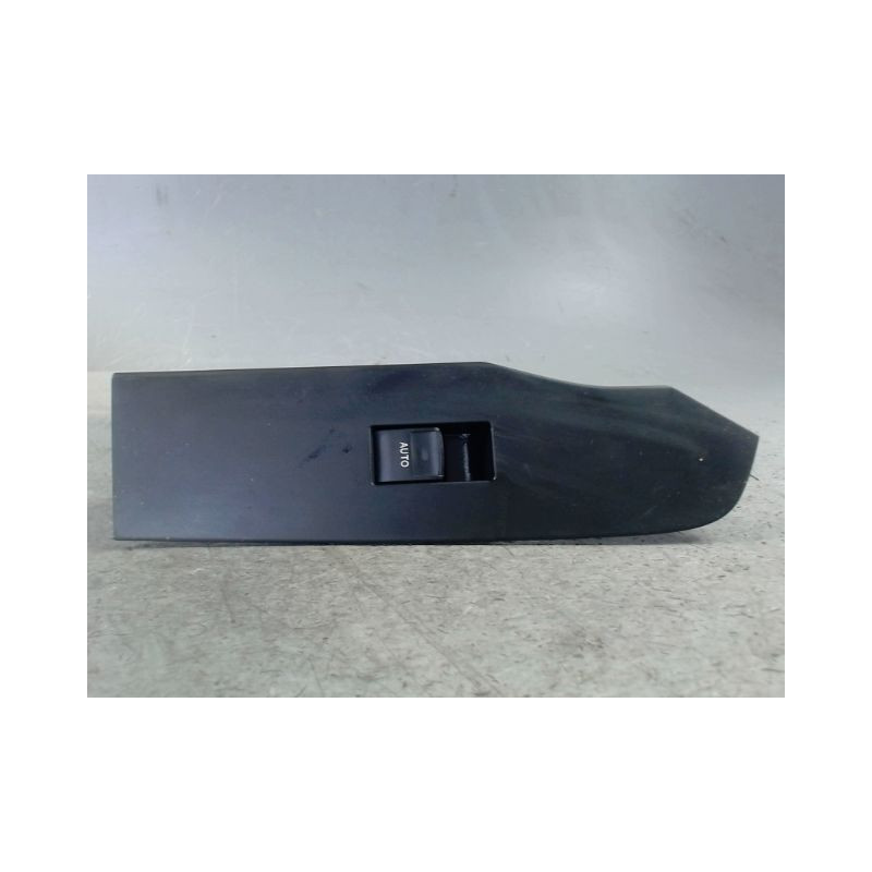 COMMANDE LEVE-GLACE PORTE AVD TOYOTA AURIS 2010-