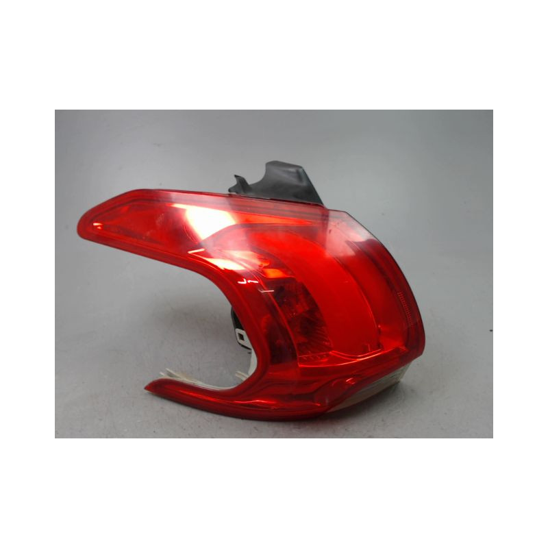 FEU ARRIERE GAUCHE  PEUGEOT 2008 Phase 1 2013-...