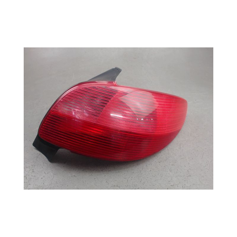 FEU ARRIERE DROIT PEUGEOT 206