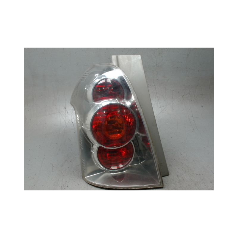 FEU ARRIERE GAUCHE  TOYOTA COROLLA VERSO 2004-2007