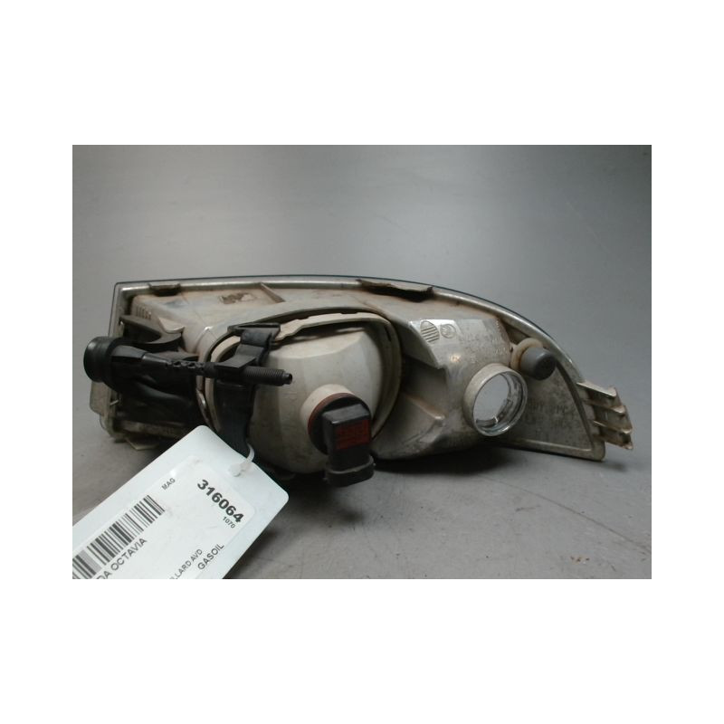 PHARE ANTIBROUILLARD AVANT DROIT SKODA OCTAVIA