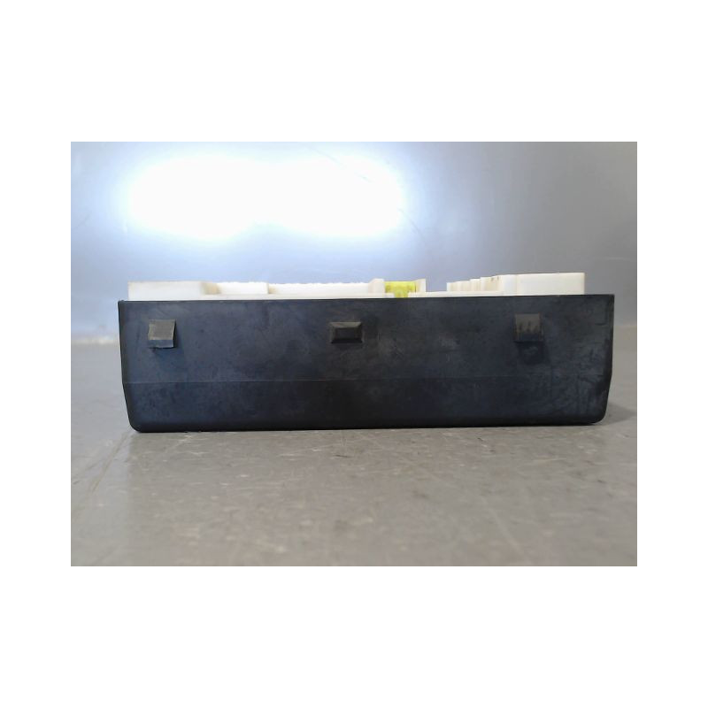 BOITE A FUSIBLES RENAULT MEGANE
