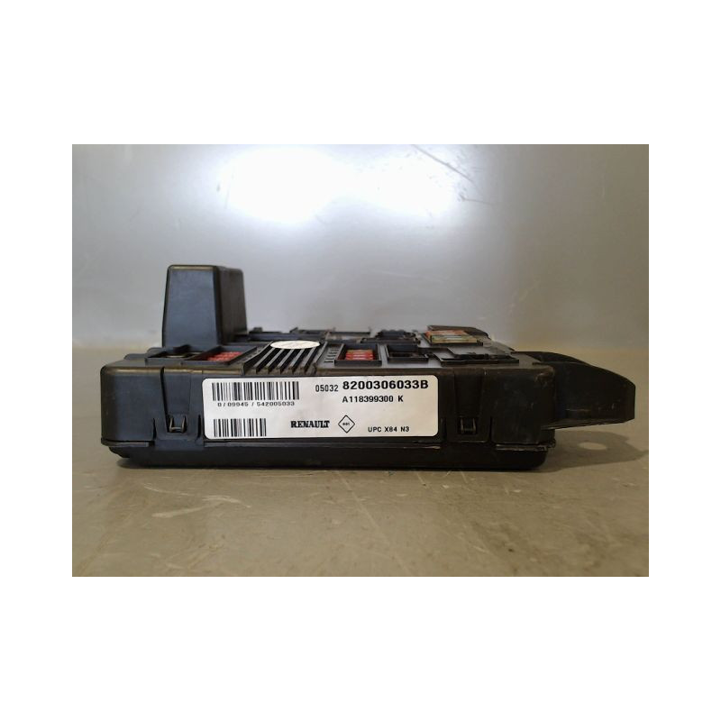 BOITE A FUSIBLES RENAULT MEGANE