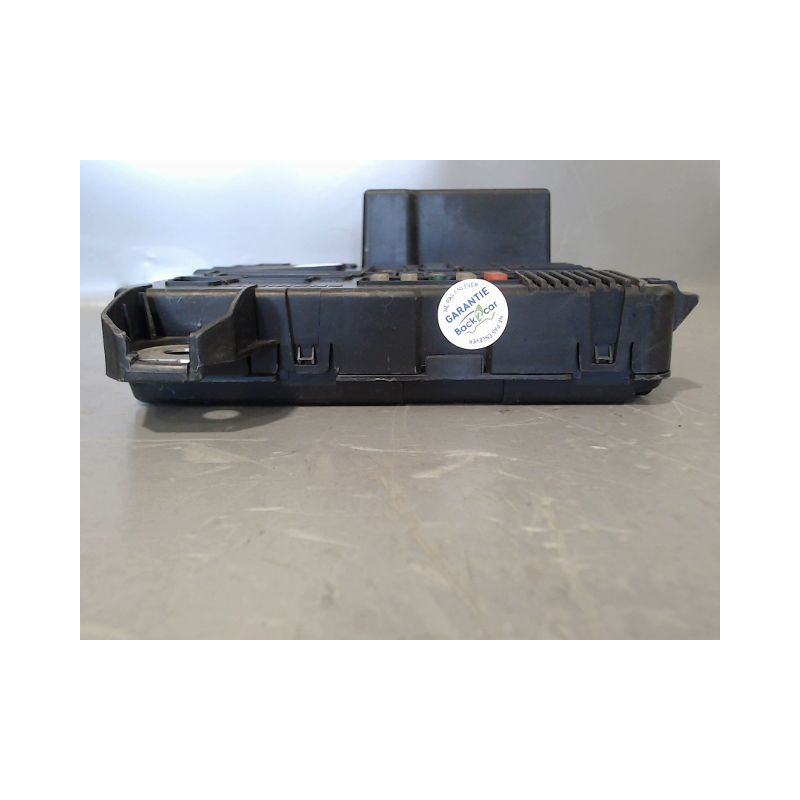 BOITE A FUSIBLES RENAULT MEGANE