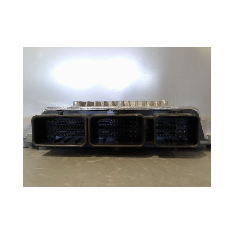 CALCULATEUR MOTEUR PEUGEOT 407 SW
