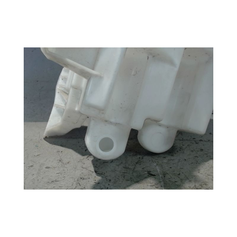RESERVOIR LAVE-GLACE AVANT TOYOTA AURIS 2010-