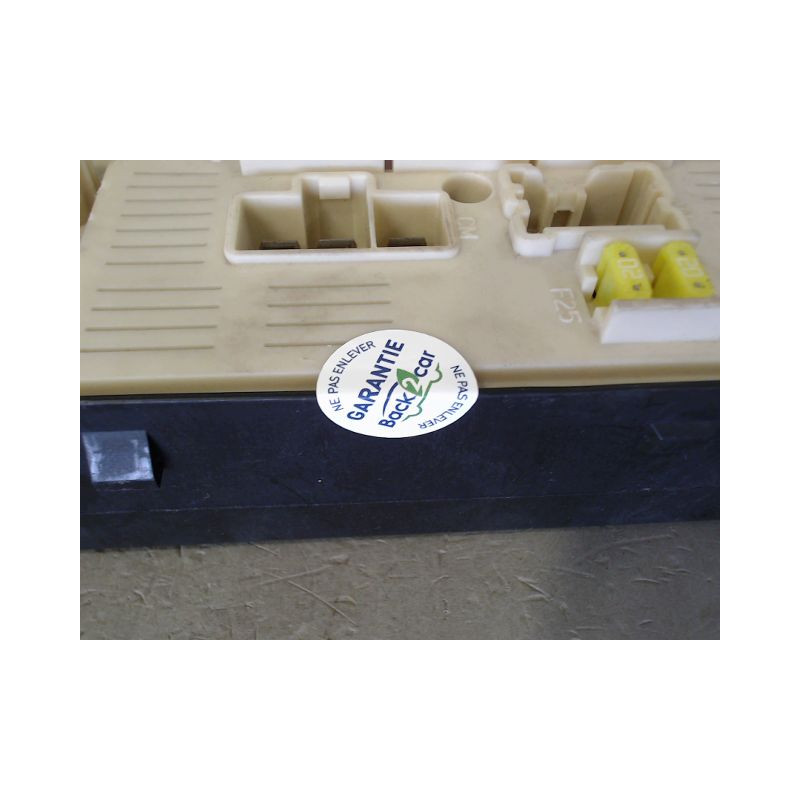 BOITE A FUSIBLES RENAULT MEGANE III CPE -08
