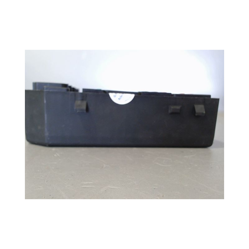 BOITE A FUSIBLES RENAULT MEGANE