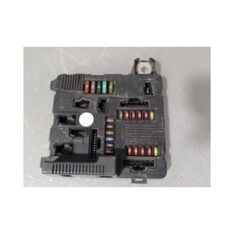 BOITE A FUSIBLES RENAULT SCENIC II PH1 02-06