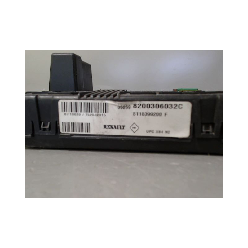 BOITE A FUSIBLES RENAULT SCENIC II PH1 02-06