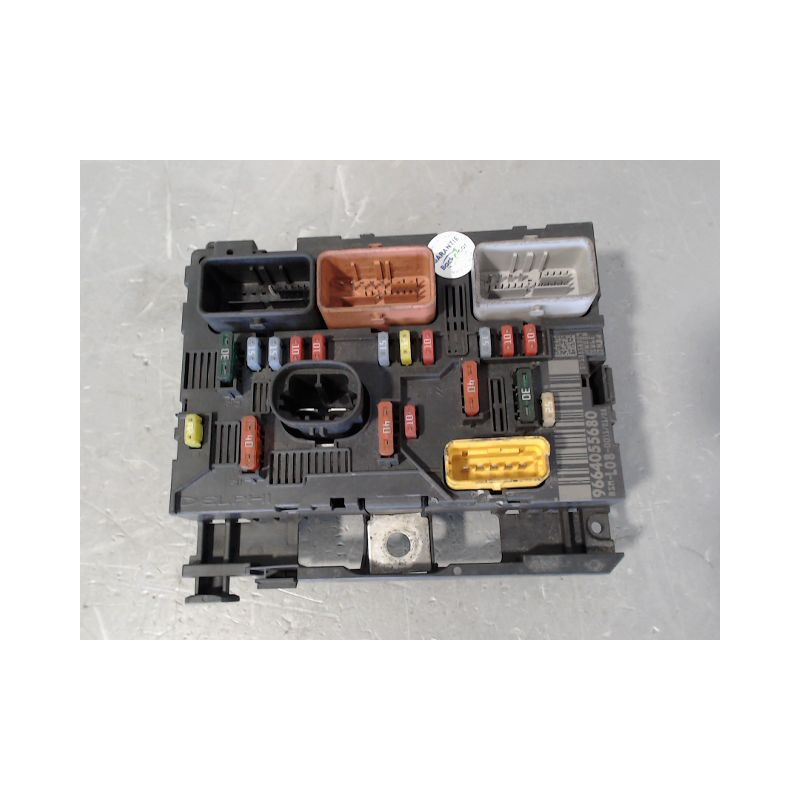 BOITE A FUSIBLES CITROEN C4