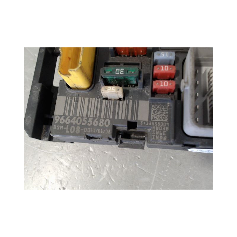 BOITE A FUSIBLES CITROEN C4