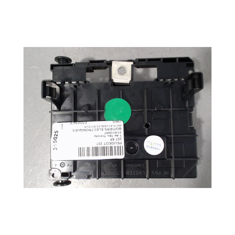 BOITE A FUSIBLES PEUGEOT 207 5P