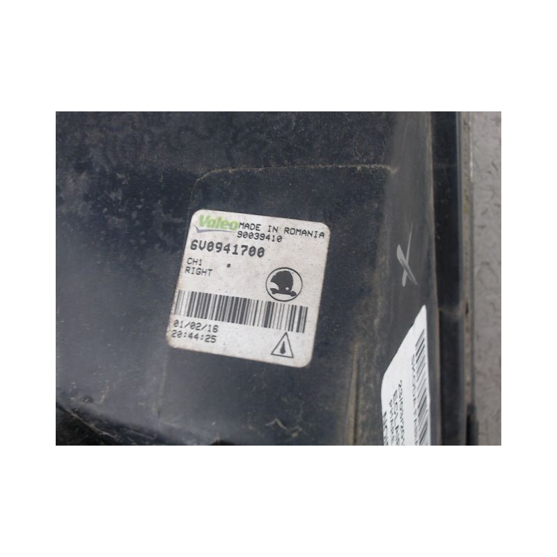 PHARE ANTIBROUILLARD AVANT DROIT SKODA FABIA