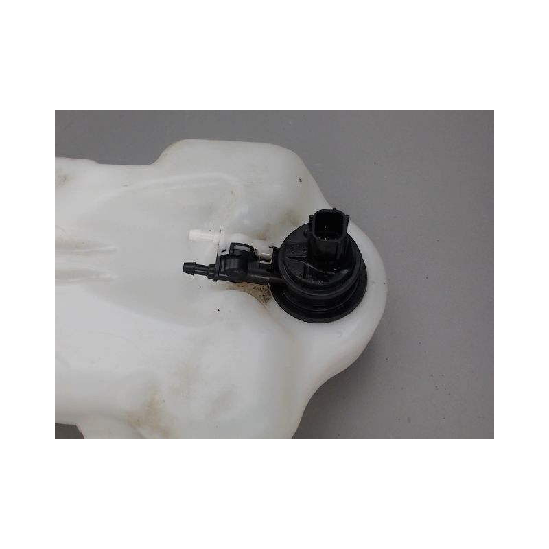RESERVOIR LAVE-GLACE AVANT FORD FIESTA