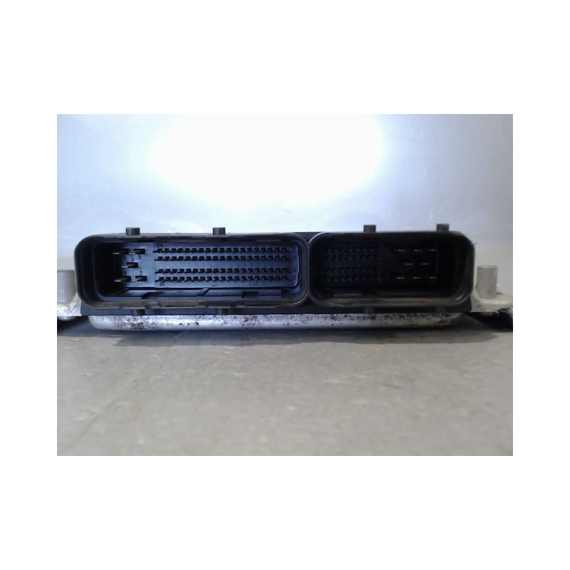 CALCULATEUR MOTEUR PEUGEOT 107 5P