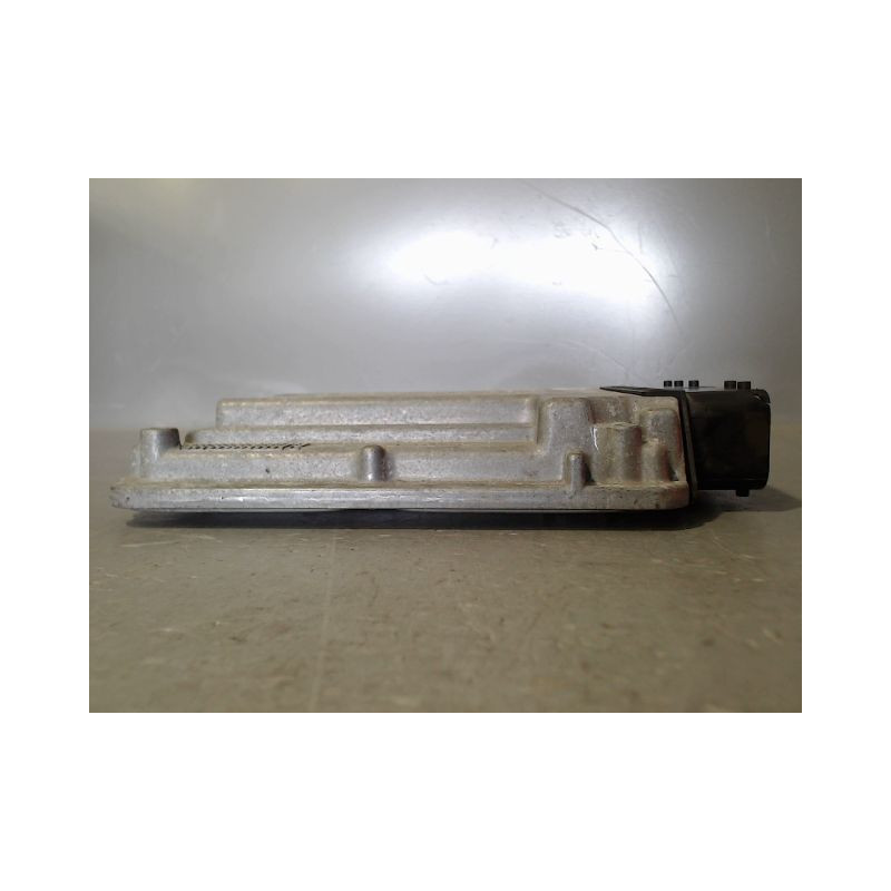 CALCULATEUR MOTEUR VOLKSWAGEN TOURAN