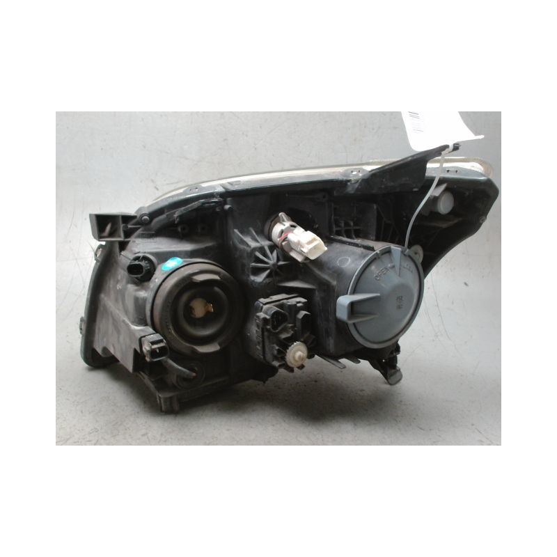 PHARE DROIT TOYOTA AVENSIS